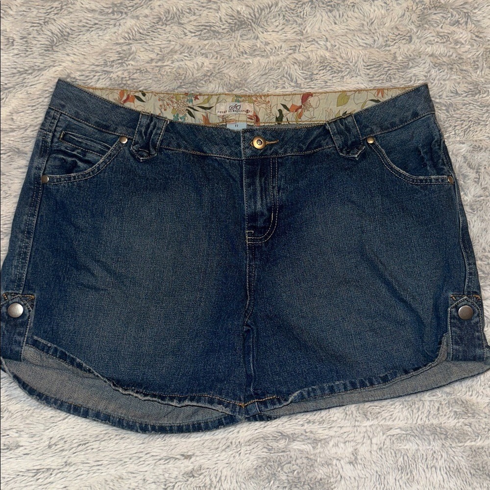 SO Wear It Declare It Denim Shorts Medium Wash Floral Waistband Size 17